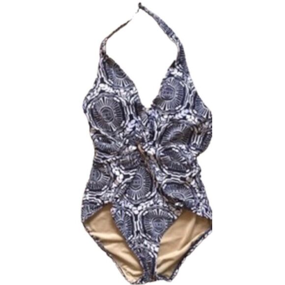 Echo Knot Front Black White One Piece Swimsuit - Picture 2 of 10